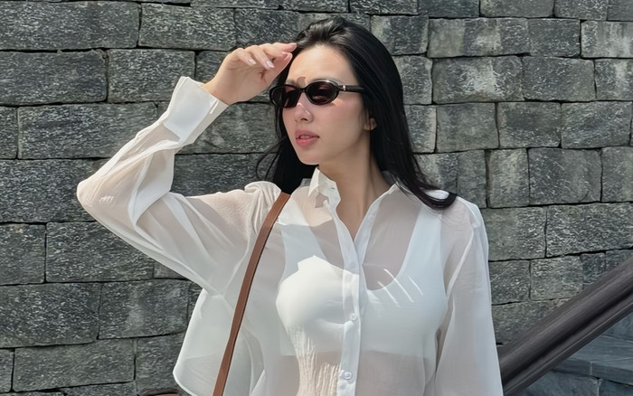 Hoa hậu Thùy Tiên diện áo xuyên thấu, khoe hình thể nóng bỏng Ảnh 2