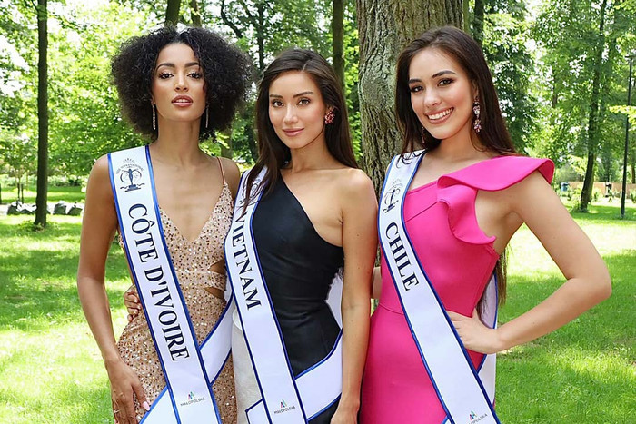 Cô liên tục ghi điểm trước truyền thông và  bạn bè quốc tế.