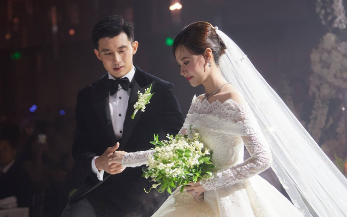 Đám cưới xa hoa của em chồng Midu gây sốt: Cô dâu đẹp đến 'từng cm' Ảnh 2