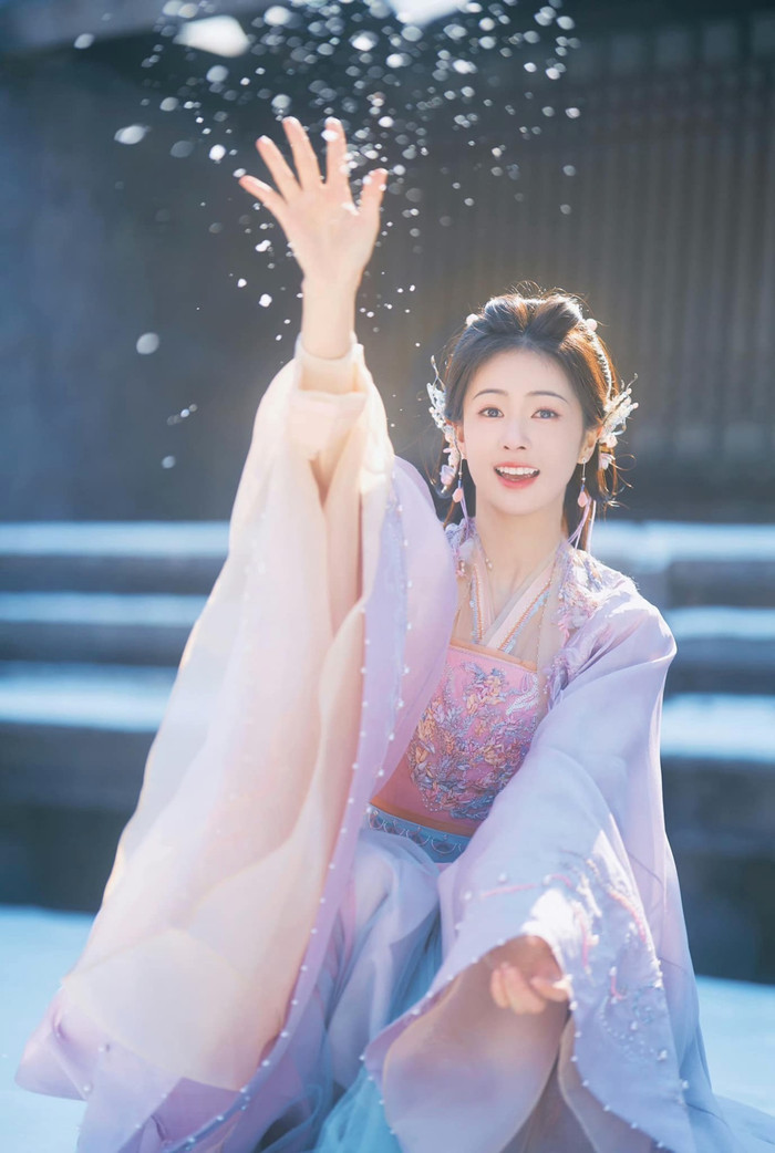 Bạch Lộc có con đường sự nghiệp khá trắc trở. 