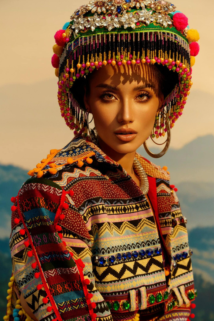 Trong phần thi National Costume thuộc khuôn khổ Miss Supranational 2024, đại diện Việt Nam - Lydie Vũ sẽ trình diễn bộ trang phục thổ cẩm có tên 'Cat Cat's Highland' do NTK Tăng Thành Công thực hiện. 