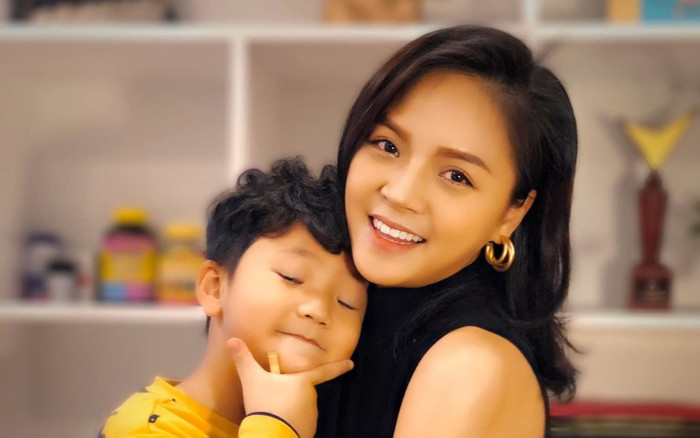 Thu Quỳnh khoe hai con, cạn lời vì cậu cả quá giống một người Ảnh 2
