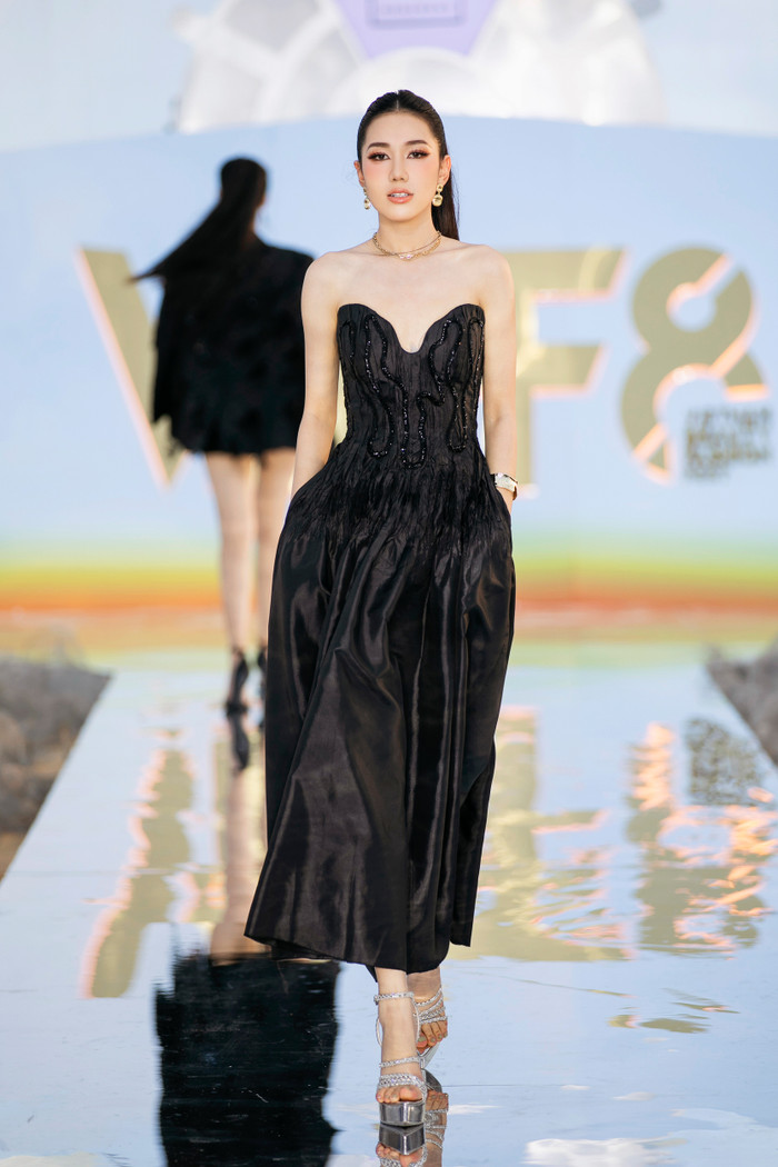 Kết thúc show diễn, Top 36 Miss Grand Vietnam 2024 sẽ chuẩn bị cho phần thi Trang phục dân tộc diễn ra vào ngày 30/7. Đêm chung kết được tổ chức vào 3/8 để tìm ra người chiến thắng kế nhiệm cho Hoa hậu Hoàng Phương. 