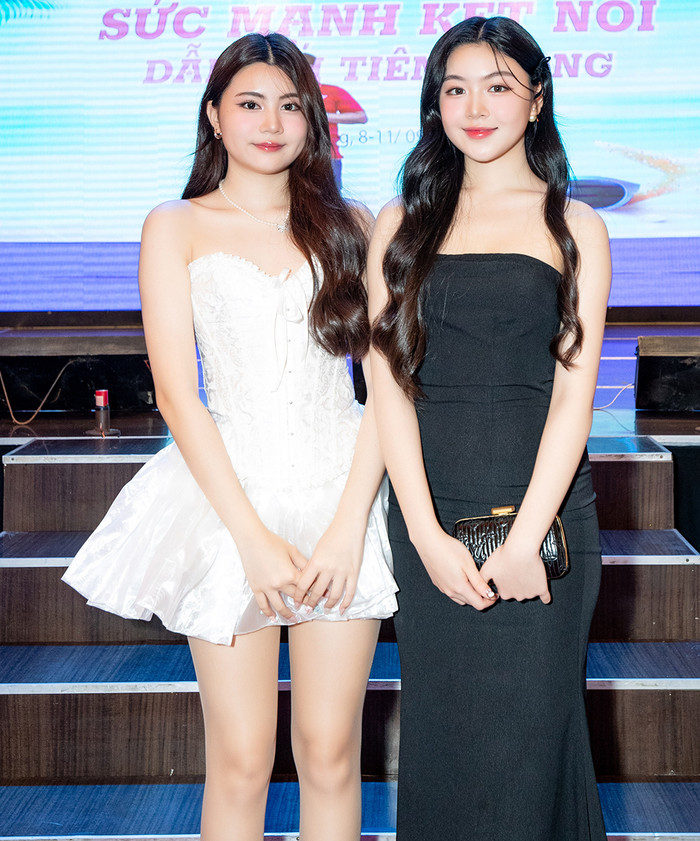 Hai con gái nhà Quyền Linh chiếm spotlight sự kiện. 