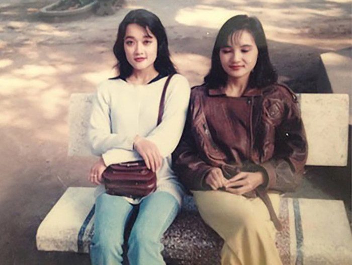 Vân Dung từng phải thốt lên cảm thán khi nhìn lại những bức ảnh thời thiếu nữ của mình. Cô viết: 'Con người thật lạ, lúc còn trẻ chỉ mong mình lớn thật nhanh, trưởng thành rồi lại ao ước mình bé lại'.