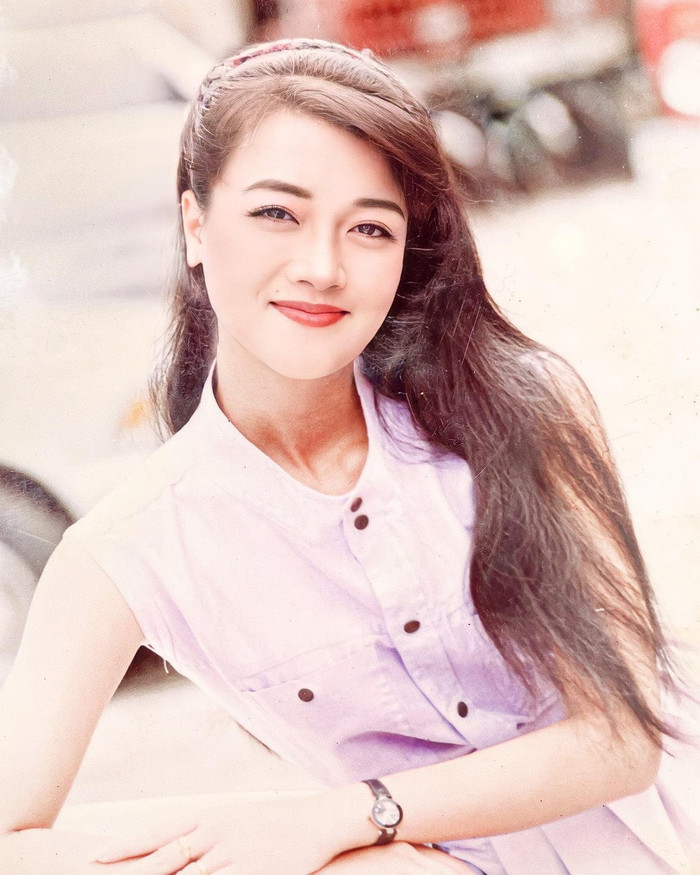 Người hâm mộ rần rần trước loạt ảnh thời trẻ của nữ diễn viên Vân Dung. Cô có vóc dáng mảnh mai và sở hữu nụ cười tươi tắn, rạng rỡ.