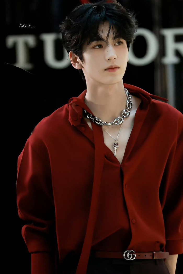 Trương Lăng Hách hóa hoàng tử điển trai khiến dân tình mê mệt