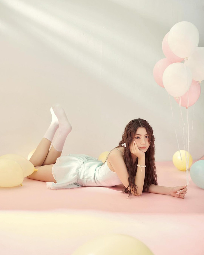 Cư dân mạng không tiếc lời khen ngợi vẻ đẹp của Hạt Dẻ, cho rằng cô bé thừa hưởng những nét đẹp nổi bật từ cả cha lẫn mẹ. Đồng thời, nhiều người cũng gửi lời chúc mừng sinh nhật đầy ngọt ngào đến Hạt Dẻ.