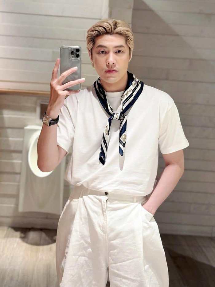 Nam ca sĩ khá kín tiếng trong chuyện tình cảm. 