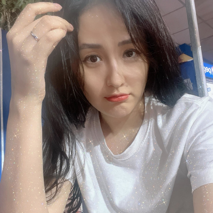 Chiếc nhẫn trên ngón áp út làm dấy lên tin đồn Mai Phương Thuý sắp cưới.