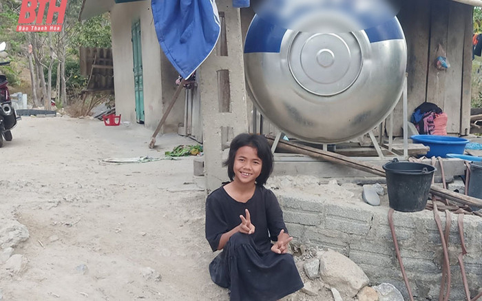 Hình ảnh mới của bé Pàng liệt 2 chân, không manh quần áo giữa trời giá rét Ảnh 2