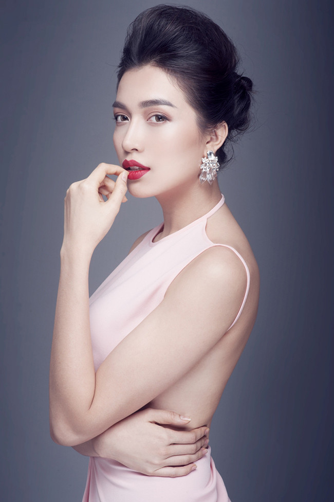 Đặng Thị Lệ Hằng cũng là một người đẹp nổi tiếng Đà Nẵng. Cô từng lên ngôi á hậu 2 Hoa hậu Hoàn vũ Việt Nam 2015. Do Ngô Trà My lấy chồng trong nhiệm kỳ nên Lệ Hằng sở hữu trong tay tấm vé đại diện nhan sắc Việt tham dự Miss Universe 2016. 