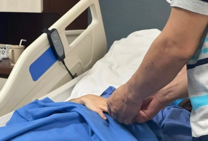 Nữ bác sĩ bị tấm kính ở The Coffee House rơi vào người hồi phục đáng kể, trở lại làm việc ở bệnh viện K Ảnh 2