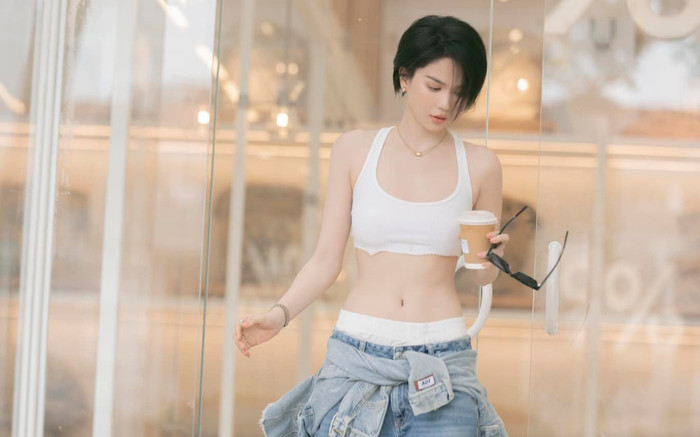 Mốt diện quần lộ nội y giống Ngọc Trinh Ảnh 2
