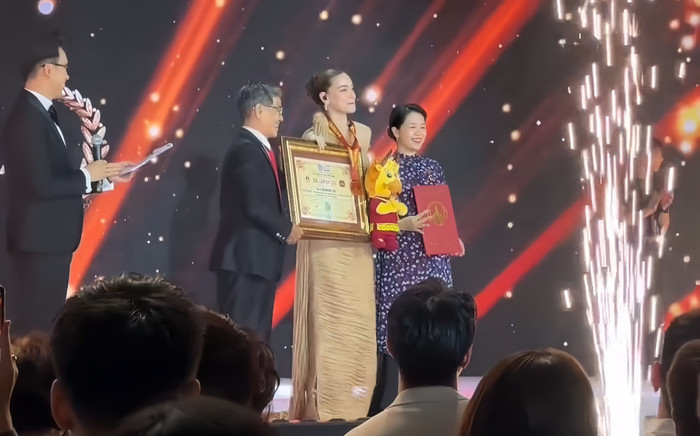 Hồ Ngọc Hà vỡ oà đón tin vui Ảnh 2
