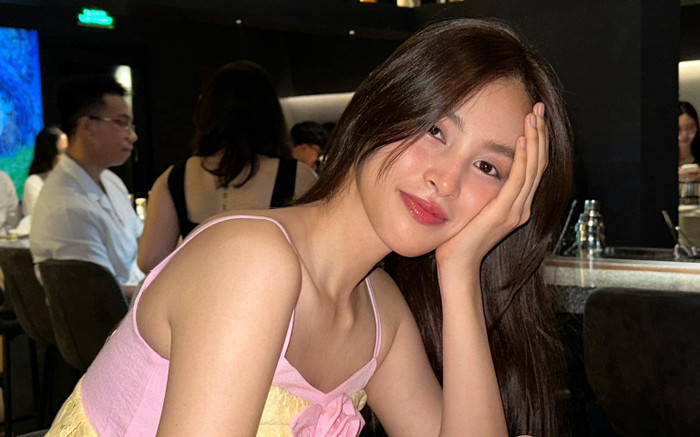 Cách trang điểm để má hồng như say rượu của Hoa hậu Tiểu Vy Ảnh 2