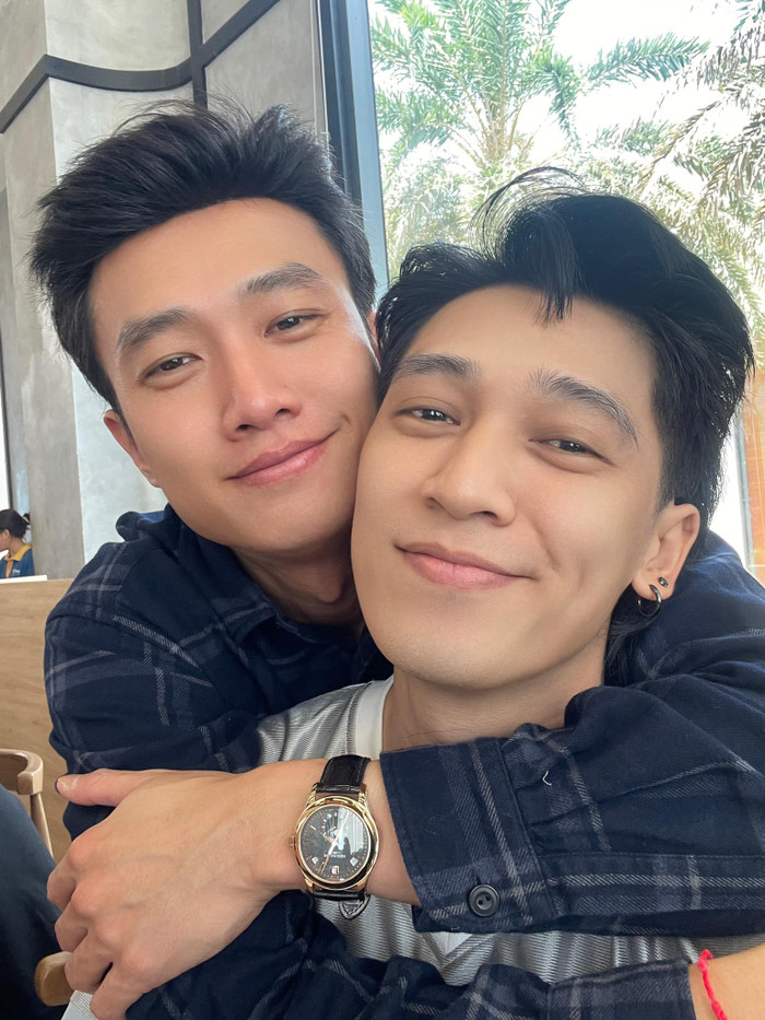 Quốc Trường - Tronie đăng tải hình ảnh thân thiết.