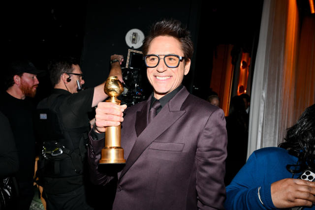 Robert Downey Jr. vừa chinh phục được cúp vàng Oscar ở đỉnh cao sự nghiệp
