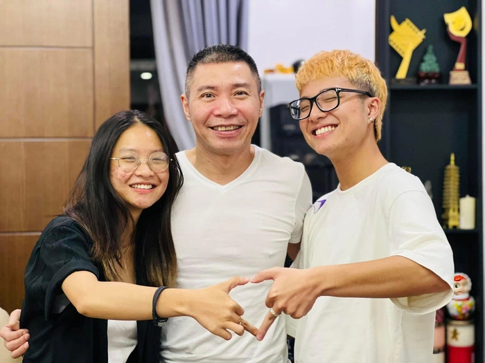 NSND Công Lý và 2 con.