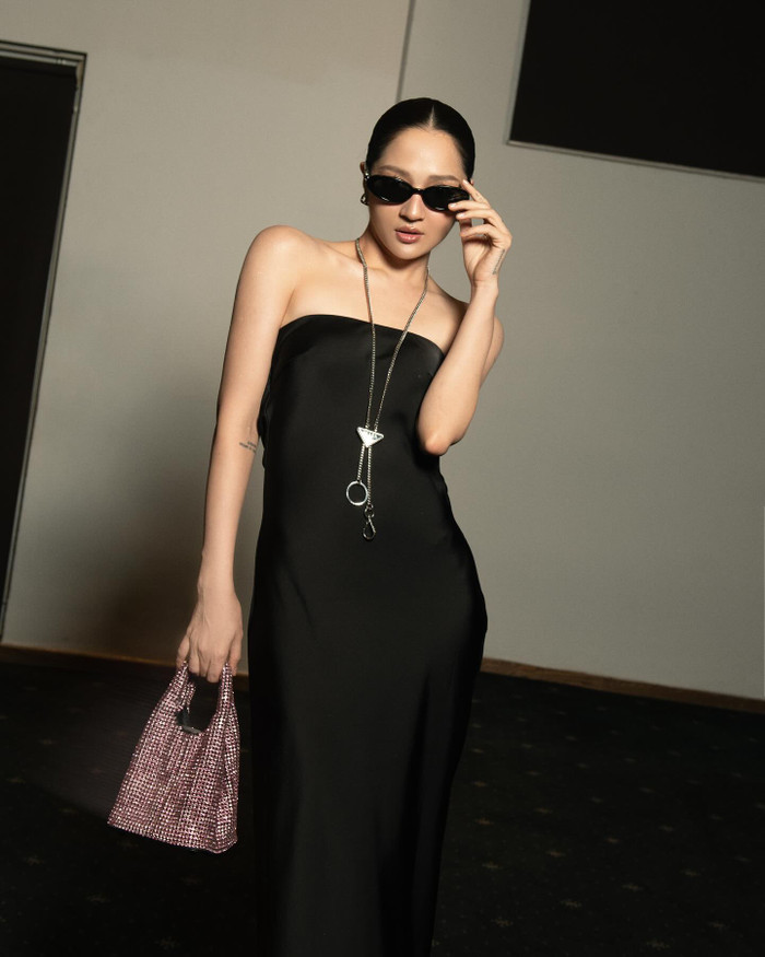 Bảo Anh để lộ vòng 2 lùm lùm, bị nghi tiếp tục có 'tin vui'. Nếu bỏ qua tin đồn này, dễ dàng nhận ra giọng ca Như lời đồn không quá có sự thay đổi về nhan sắc. Gương mặt của Bảo Anh vẫn ghi điểm với đường nét sắc sảo cùng làn da mịn màng, không chút khuyết điểm.