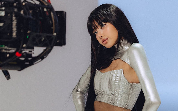 Lisa ăn mừng thành tích MV mới? Ảnh 2