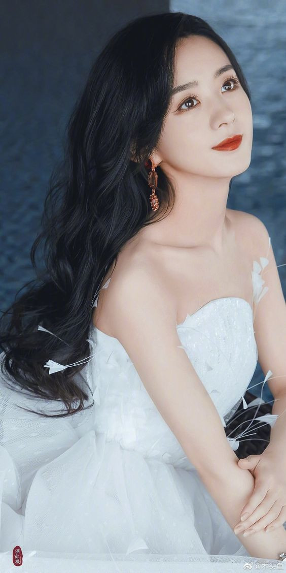 Khối tài sản kếch xù của Triệu Lệ Dĩnh: Sở hữu trong tay hơn 10.000 tỷ, đứng tên nhiều khối bất động sản Ảnh 2