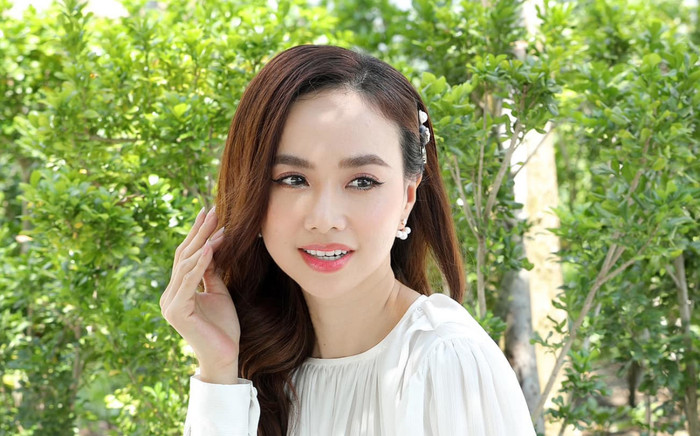 Đinh Ngọc Diệp tái xuất với vai trò mới, khoe sắc vóc quyến rũ sau 8 năm cưới Victor Vũ Ảnh 2