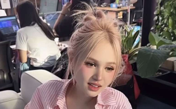 Xoài Non làm việc quá tải, khuôn mặt lộ rõ sự mệt mỏi Ảnh 2