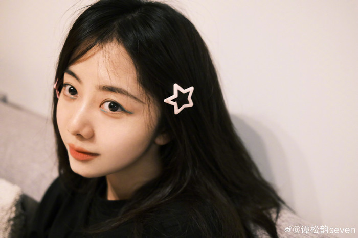 Nhan sắc trẻ trung của Đàm Tùng Vận ở tuổi 34. 