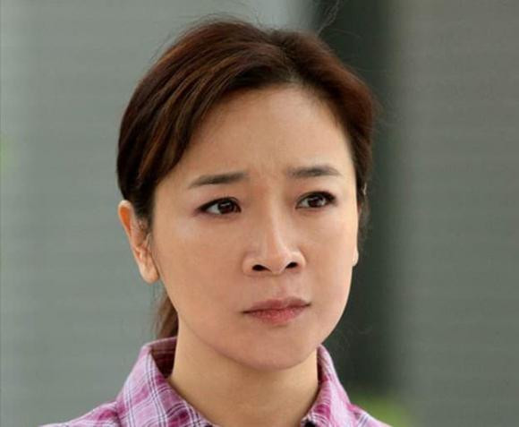 Top 10 nữ diễn viên diễn tốt nhất nửa đầu năm 2024: Lưu Diệc Phi chỉ xếp hạng 6, Triệu Lệ Dĩnh mất hút Ảnh 2