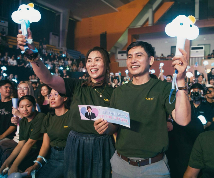 Mẹ Sơn Tùng chúc mừng thành tích của con trai theo cách không ai ngờ đến Ảnh 3