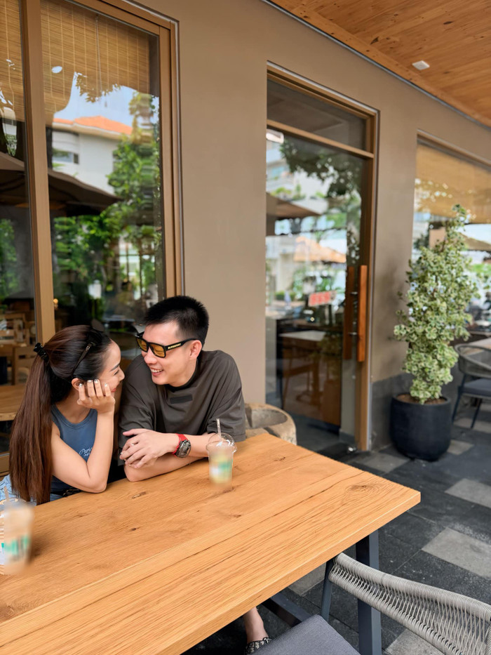 Ốc Thanh Vân và chồng tận hưởng thời gian bên nhau.