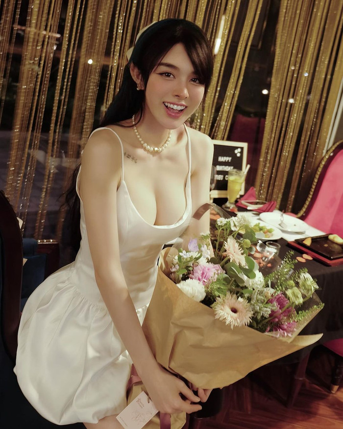 Bích Hạnh sở hữu thân hình chuẩn chỉnh nhờ chăm chỉ tập luyện. Ba vòng phồn thực giúp bạn gái tin đồn Vũ Văn Thanh tự tin khoe da thịt trên mạng xã hội với nhiều outfit kiệm vải. 