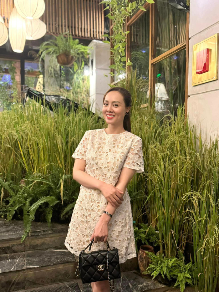 Nhan sắc xinh đẹp của Ngọc Hà - vợ trẻ kém 15 tuổi của NSND Công Lý.