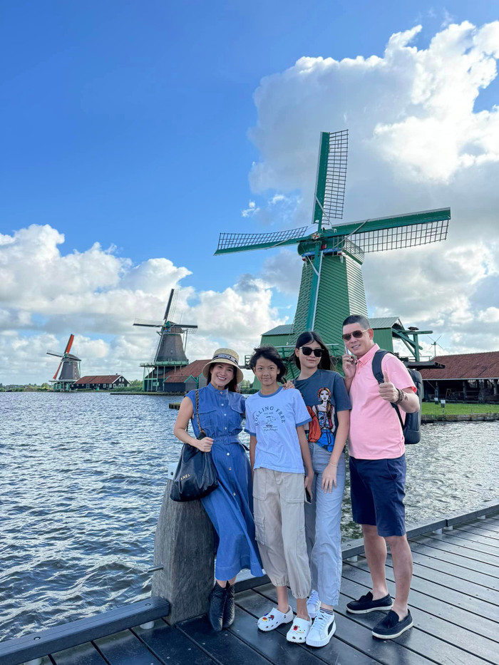 Ái nữ nhà Bình Minh trổ mã ấn tượng, mới 15 tuổi đã sở hữu đôi chân cực phẩm ngang tầm siêu mẫu Ảnh 1