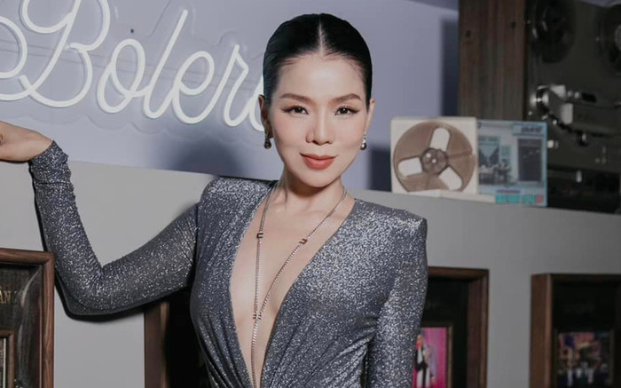 Lệ Quyên diện váy khoét sâu, gợi cảm ở tuổi 43 Ảnh 2