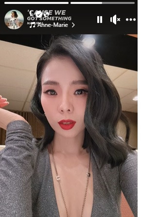 Lệ Quyên diện trang phục khoét sâu, khoe đường nét quyến rũ ở tuổi 43.