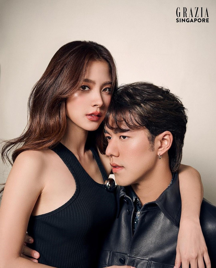 Trên trang cá nhân, cả hai vẫn giữ toàn bộ khoảnh khắc ngọt ngào bên nhau từ trước tới nay.