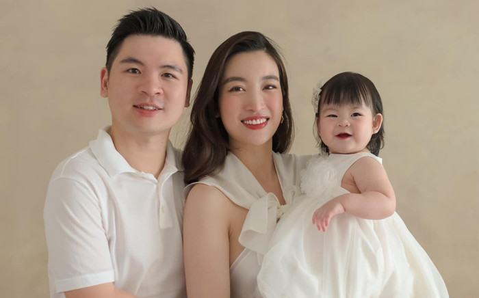 Đỗ Mỹ Linh tung bộ ảnh full HD khoe con gái 1 tuổi: 'Đăng hình rõ nét, chứng minh cháu giống mẹ như đúc' Ảnh 2