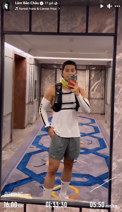 Tình trẻ Lệ Quyên khoe vóc dáng săn chắc, cơ bắp cuồn cuộn. Ảnh chụp màn hình FBNV