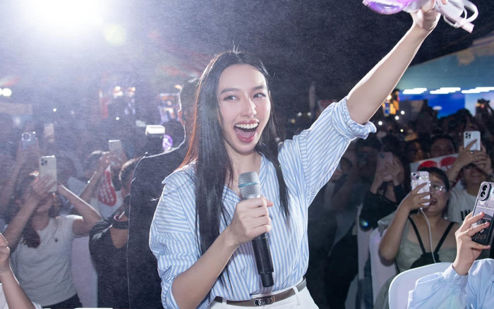 Hoa hậu Thùy Tiên tuổi 26: 'Đắt show', kiếm tiền nhiều nhất nhì giới hoa hậu Việt Ảnh 2