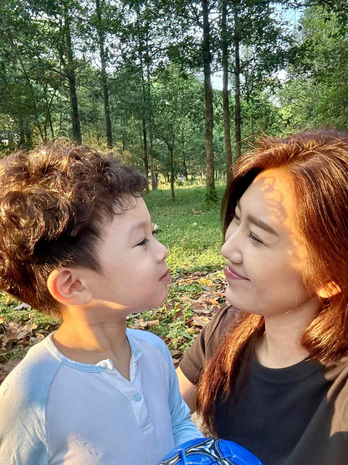 Dân tình thúc giục nữ diễn viên chuyện lập gia đình.