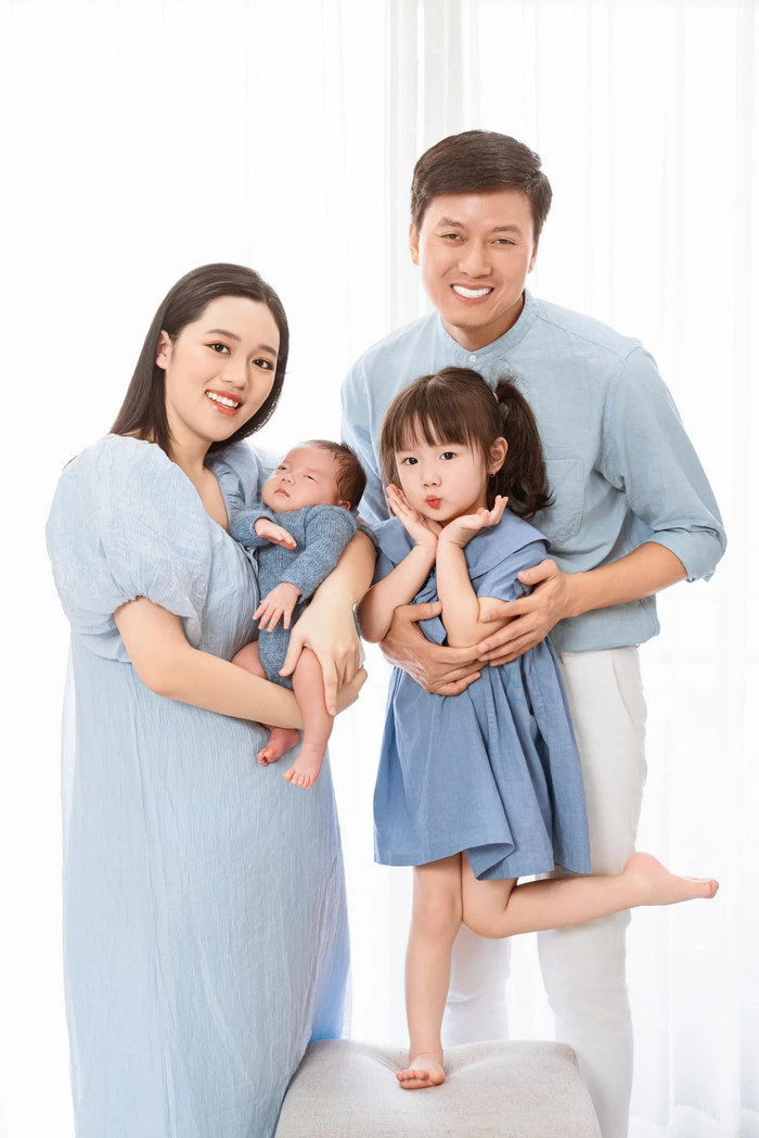 Bên cạnh sự nghiệp diễn xuất, Quách Ngọc Tuyên còn được yêu mến bởi gia đình hạnh phúc với 2 em bé dễ thương.