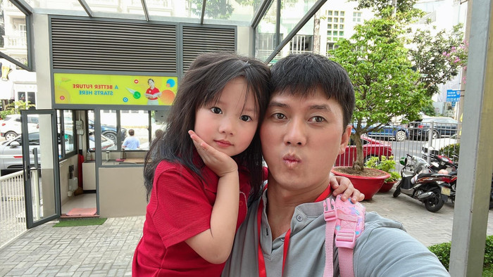 Trong đó, bé Bào Ngư (con gái đầu của Quách Ngọc Tuyên) khiến khán giả 'phát cuồng' bởi sự đáng yêu, xinh xắn. 