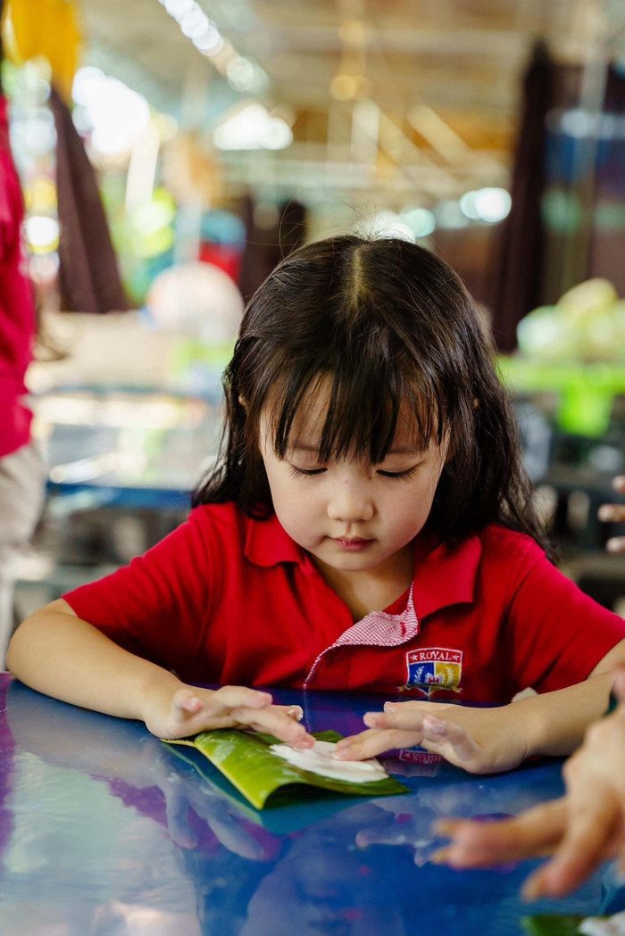 Bé Bào Ngư sinh vào tháng 1/2019, hiện tại cô bé đang học mẫu giáo.