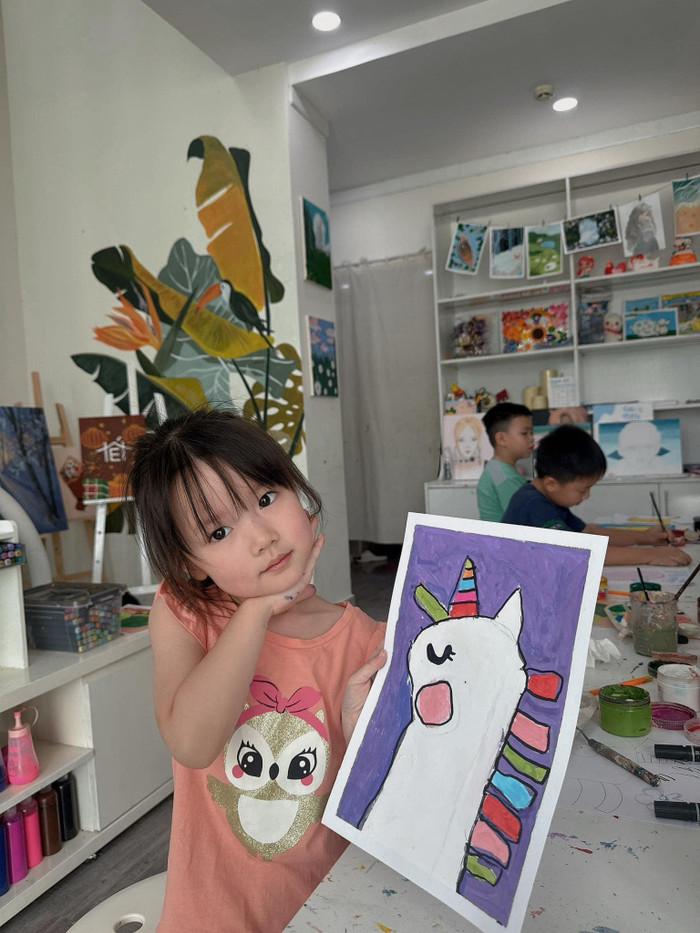 Bào Ngư có năng khiếu hội hoạ và được ba mẹ khuyến khích phát triển.