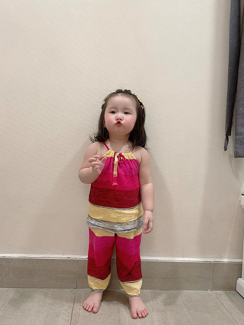 Ở trên là hình ảnh Bào Ngư thuở bé. Thời điểm này Bào Ngư trông bụ bẫm với nước da trắng hồng.