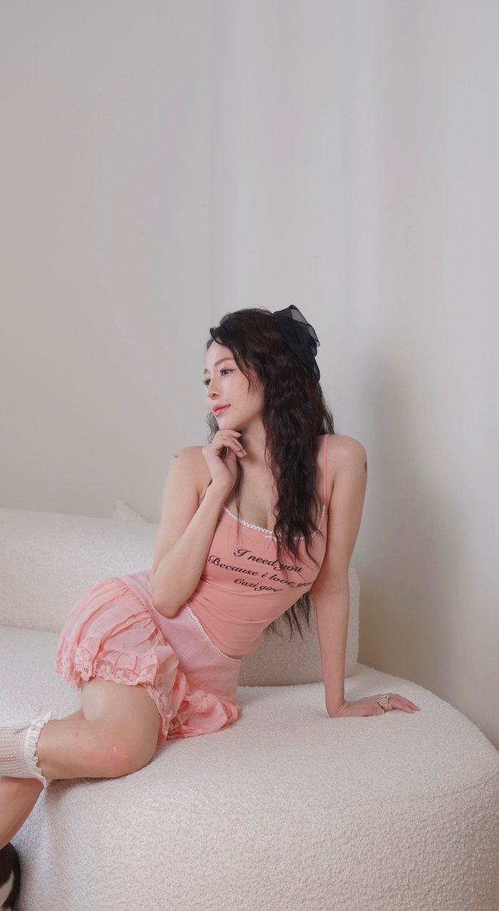 Hiện tại, Trâm Anh không còn hoạt động nghệ thuật mà cô chuyển hướng sang kinh doanh một số cơ sở thẩm mỹ. 'Hot girl World Cup' vừa hé lộ với SAOstar trong buổi phỏng vấn gần nhất rằng mình vừa chia tay mối tình gần nhất. Hiện tại, Trâm Anh đang độc thân. 