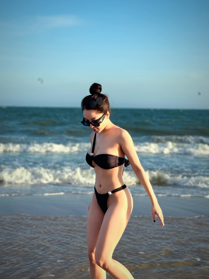 Trâm Anh chia sẻ rằng khi gặp biến cố trong sự nghiệp, cô chọn cách sang Philippines du học, 'chữa lành' tâm hồn và xa rời mạng xã hội. Ở giai đoạn này, người đẹp bị tăng cân rõ rệt vì ăn nhiều đồ dầu mỡ. Sau khi trở về TP.HCM, cô quyết tâm giảm cân để cải thiện sắc vóc. 