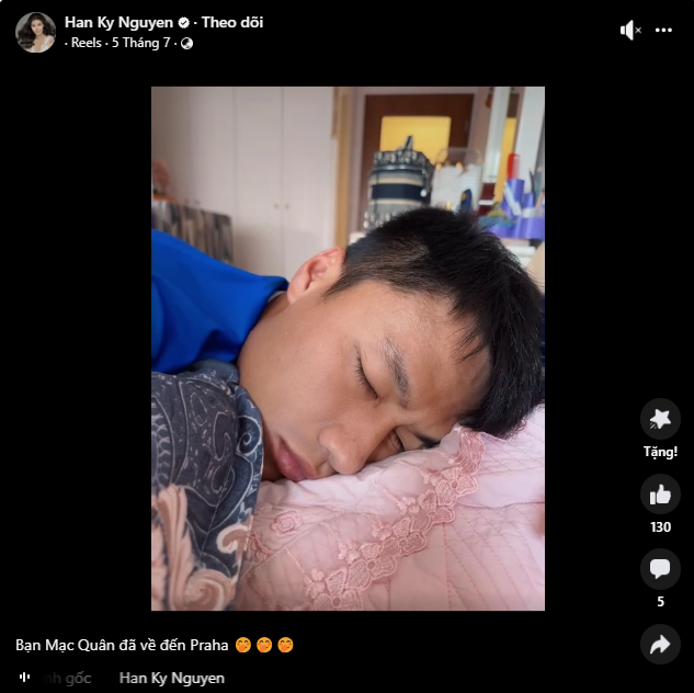 Mạc Hồng Quân 'ngất lịm' ngay khi vừa về đến nhà tại Séc. Ảnh chụp màn hình FBNV